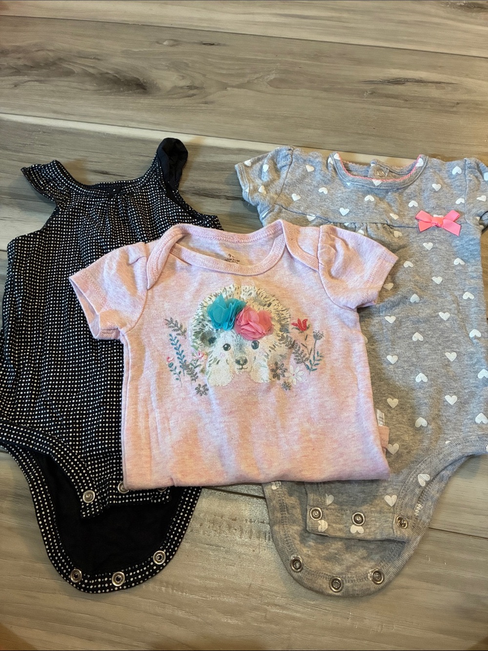 🩵 3-Pack Baby One-Piece Bodysuits in Pink, Gray & Black - Floral Puppy Set